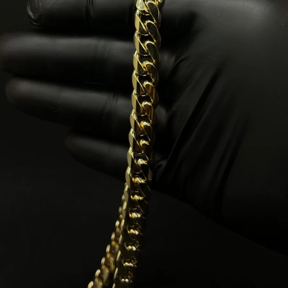 Gold Cuban Link Chain - Picture 5 of 5